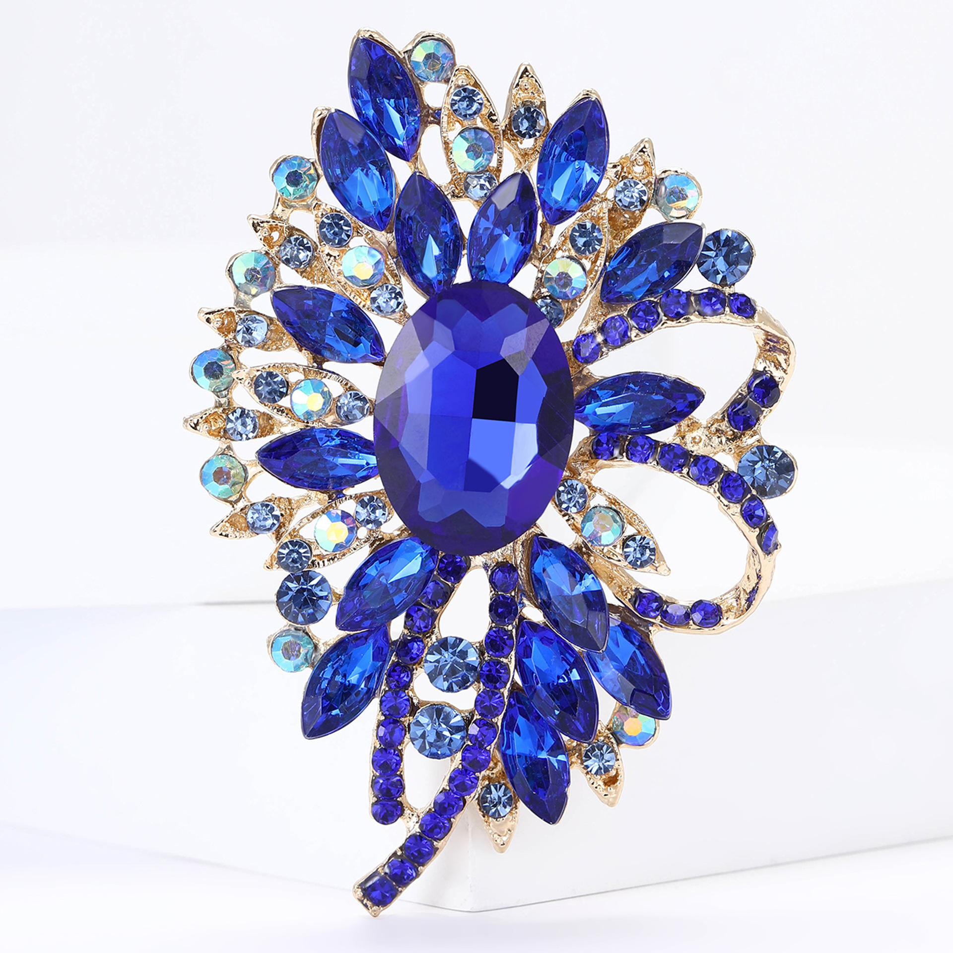 Broche vintage para mujer con perlas cristales y esmalte_voghion.com