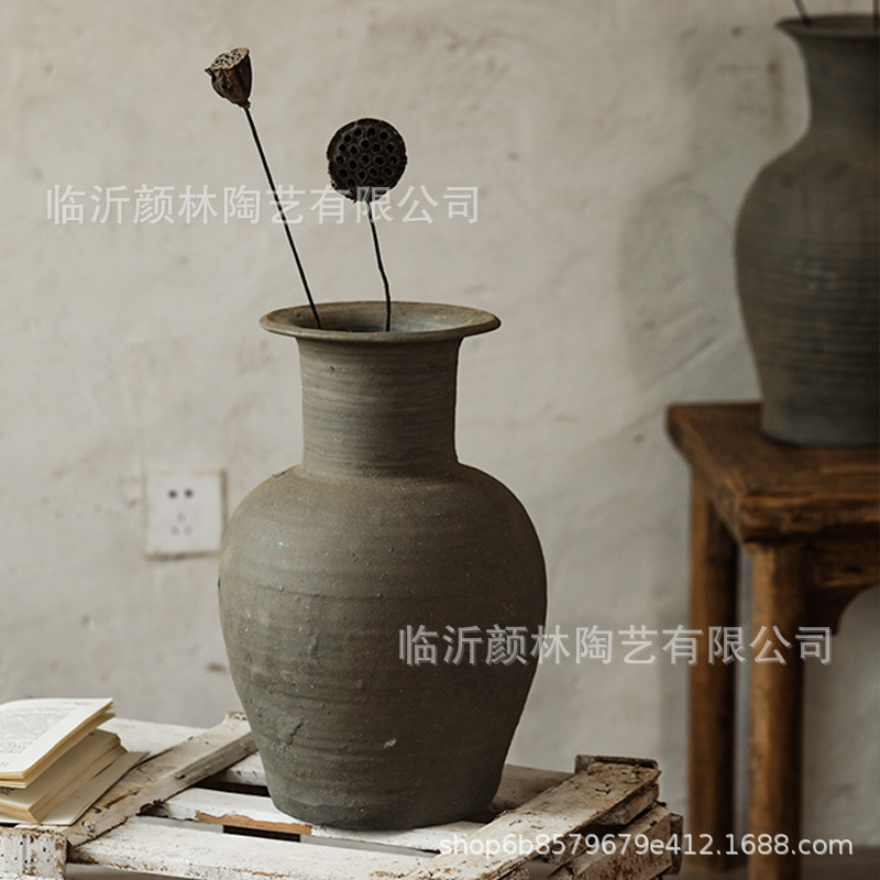Vaso de cerámica antiguo, decoración residencial, botella de cerámica, botella de cerámica antigua, ornamentación de ramas secas