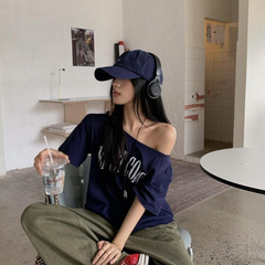 美式辣妹短袖T恤印花小众夏季新款斜肩宽松显瘦斜领慵懒复古上衣