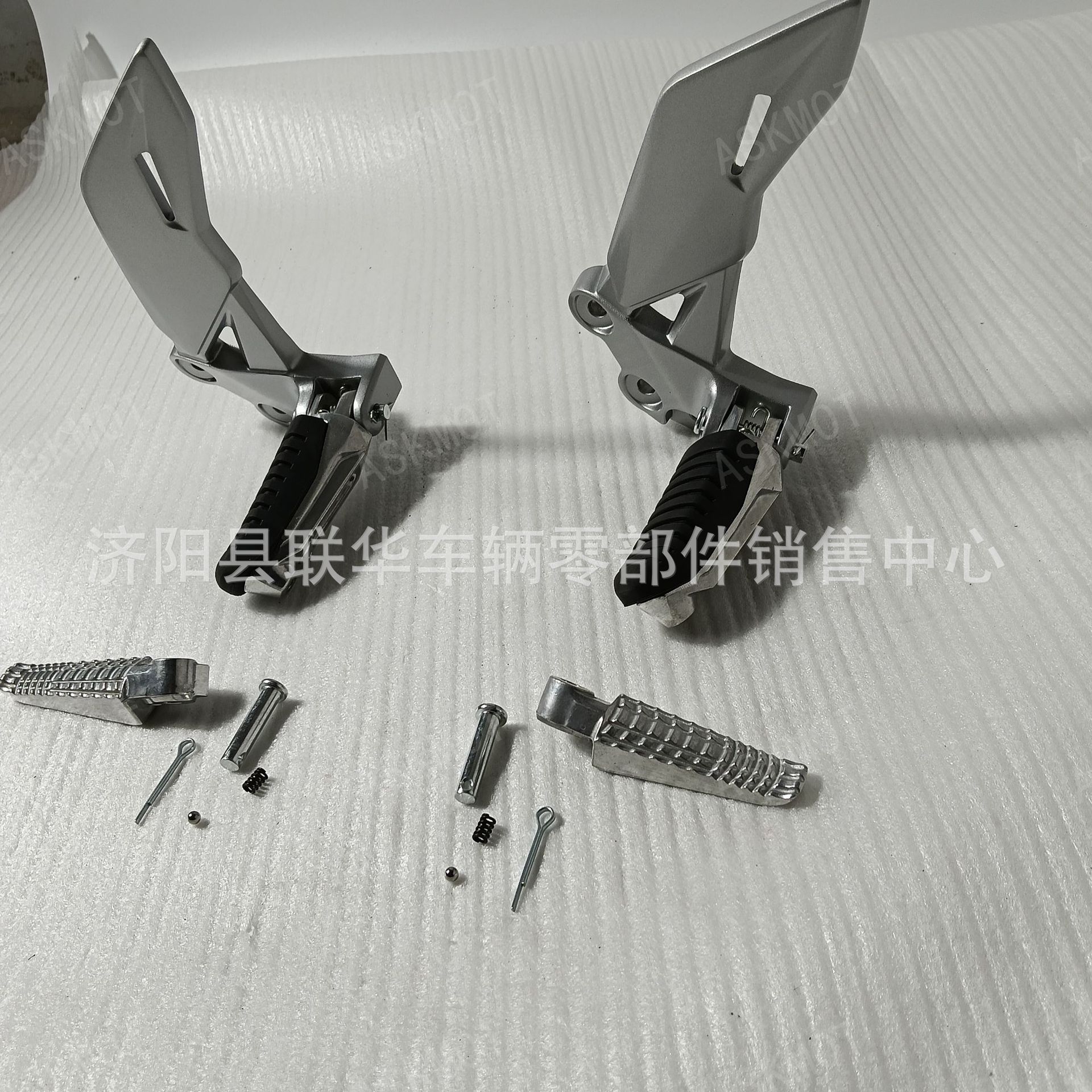 Suitable for Suzuki Gixxer 150 Motorcycle Front and Rear Left and Right Footrests, Foot Pedals, Complete Set of Accessories