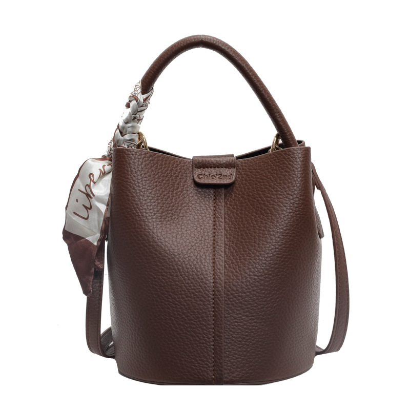 Borsa a secchiello versatile in pelle martellata borsa donna_voghion.com