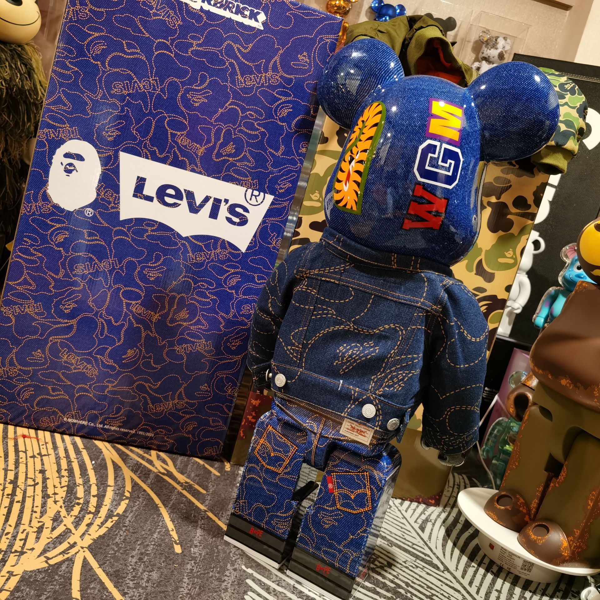 BEARBRICK1000 폭력적인 곰 LEVI의 NIUZI LVS 곰 왕 위장 공동 패션 장식품 선물