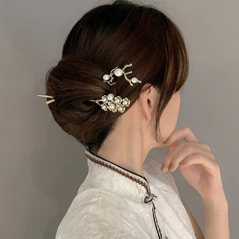 Women's Retro Fashion Geometric Flower Metal Headwear Plating Artificial Pearls Hair Clip display picture 1