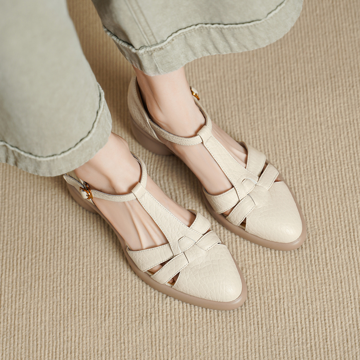 Sandal nữ quai chữ T bít mũi gót vuông 5 cm phong cách La Mã — đen