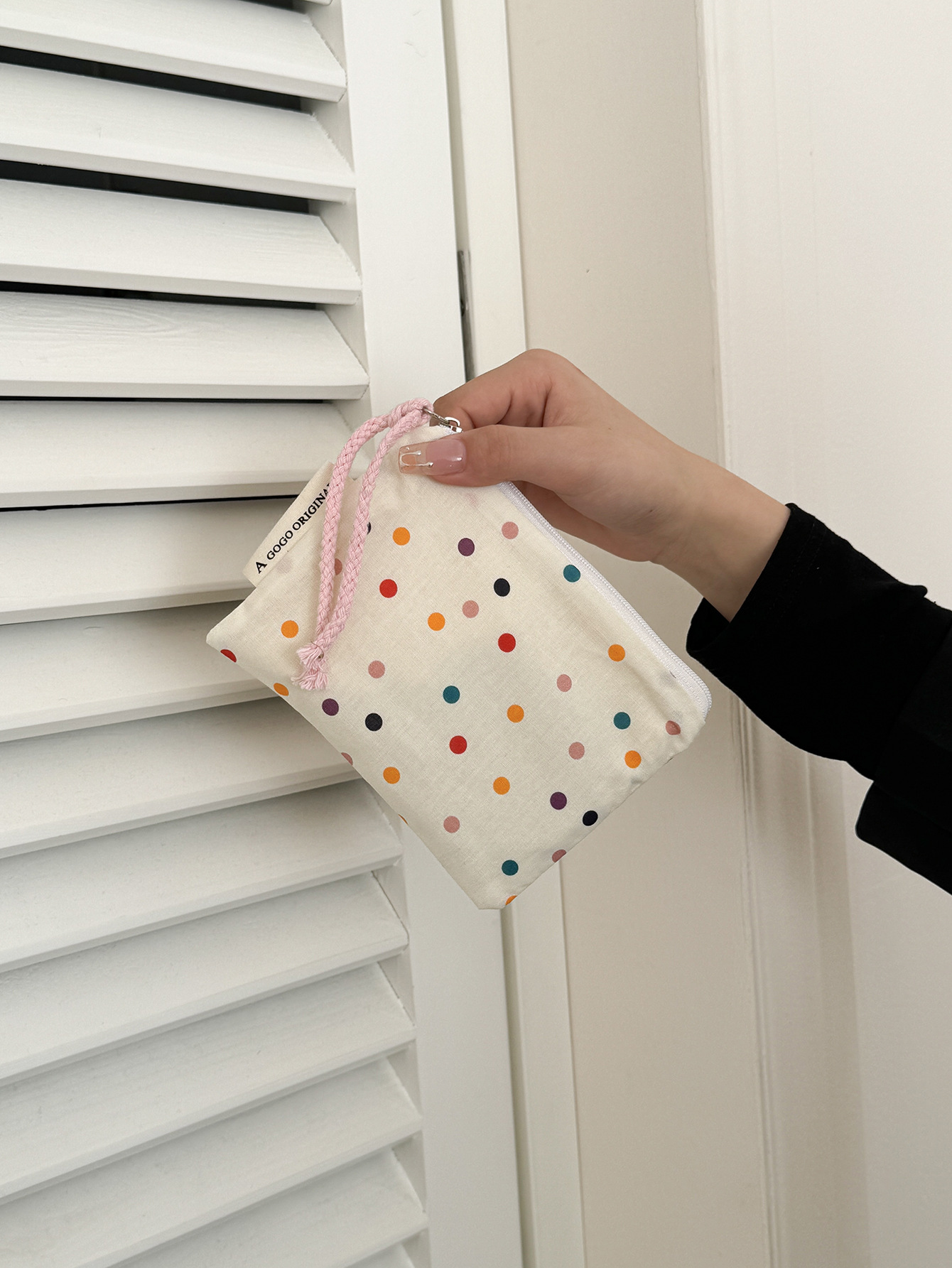 흰색 배경에 작은 크기.