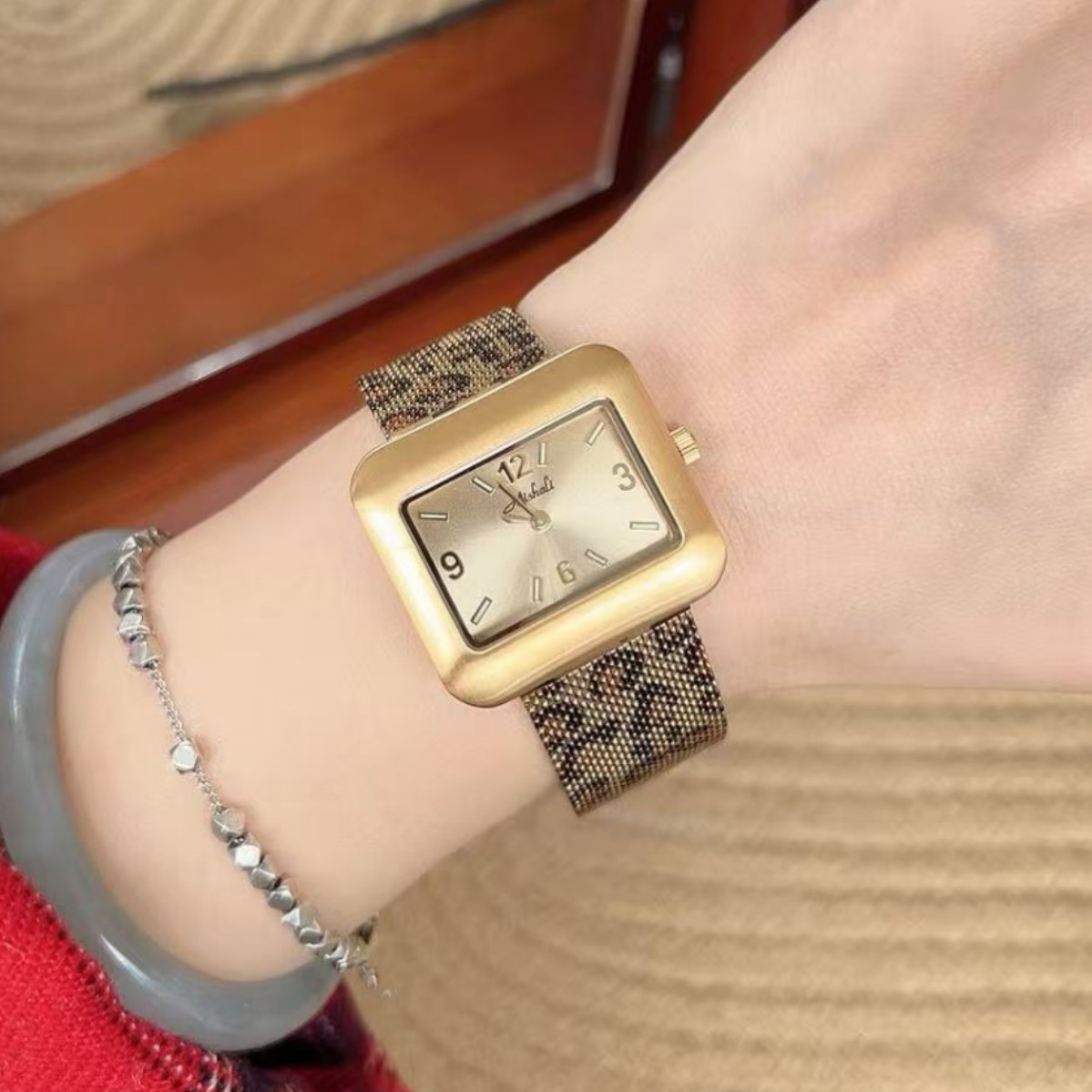 Mishali Women's Leopard Print Strap Large Dial Casual Fashion Watch_voghion.com