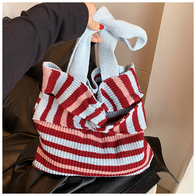 Women's Large Knit Stripe Vintage Style Classic Style Magnetic Buckle Shoulder Bag display picture 6