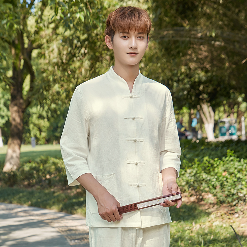 Белый мужской костюм с рукавами три четверти