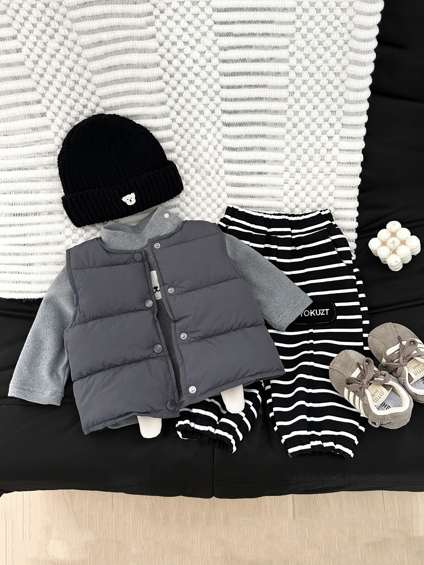 Chaleco de algodón para bebés de invierno de nuevo tipo para niños y niñas, chaleco de hombro de dibujos animados de color sólido, chaqueta de aire caliente y gruesa