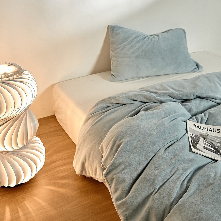 高品質の純色230gの牛乳の絨毯の布団カバー