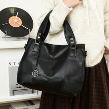 2026新款中年女包妈妈包大包百搭手提包老年单肩包斜挎包大容量包