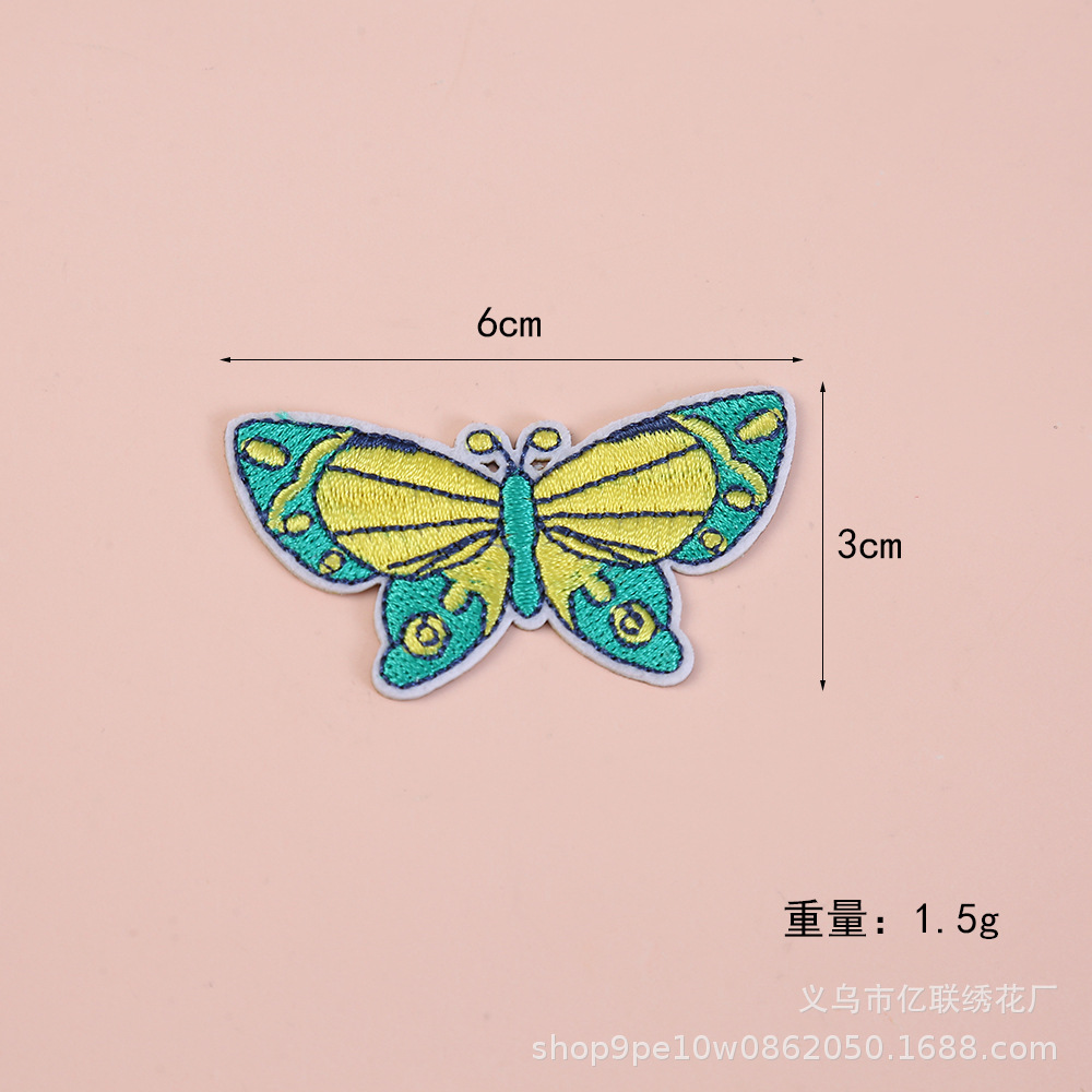 Fuente de fábrica colorida mariposa punto bordado adhesivo de tela autoadhesivo hermoso accesorios de ropa adorable adhesivo al por mayor