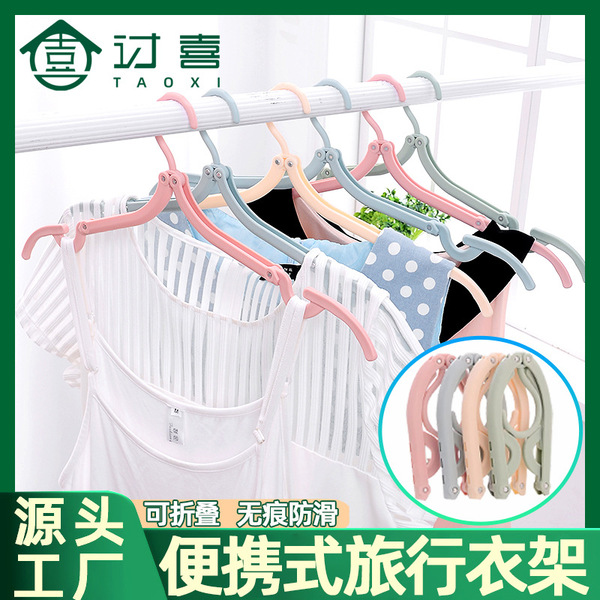 Hanger for traveling