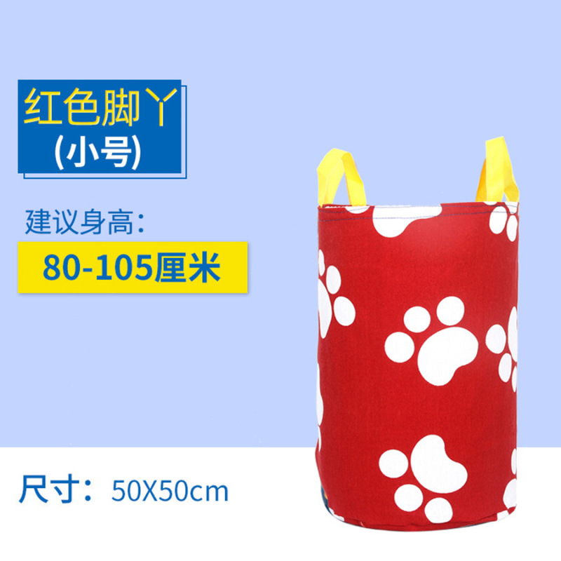 小学校の幼稚園のカンガルーはおもちゃの団を跳びます。|undefined