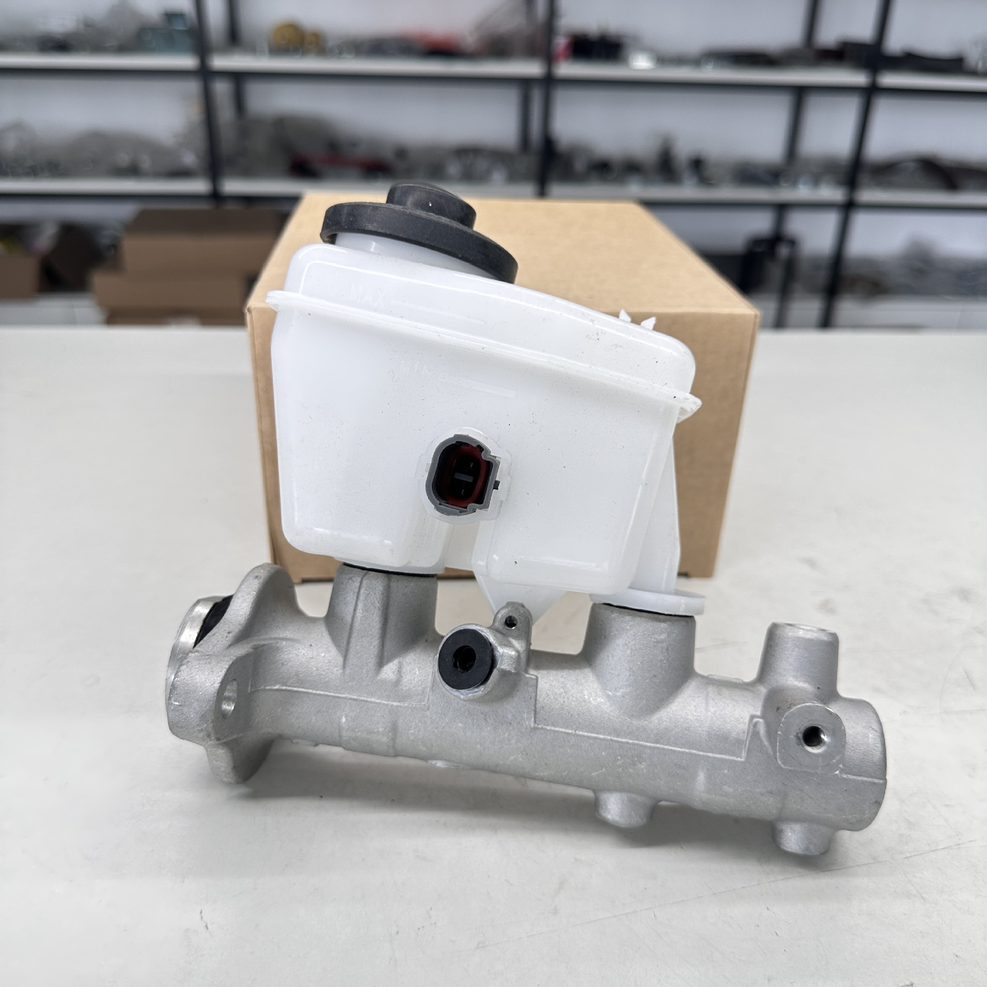 Suitable for Toyota Land Cruiser 90 Brake Master Cylinder 47201-60680 4720160680