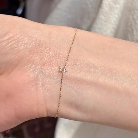 2026 New Korean-Style Gold Ultra-Thin Star Bracelet for Women, Mini Version, Light Luxury, High-End Feel, Versatile and Exquisite Hand Jewelry 2026 New Korean-Style Gold Ultra-Thin Star Bracelet for Women, Mini Version, Light Luxury, High-End Feel, Versatile and Exquisite Hand Jewelry