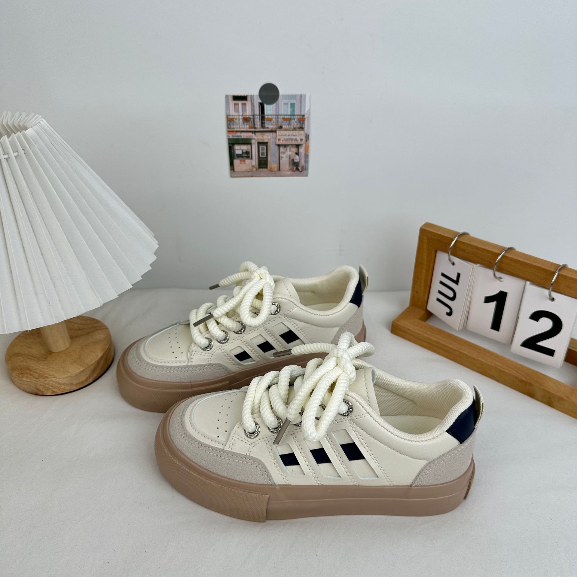 Far Wave Autumn Zapatos casuales coreanos para mujer Zapatos de lona de nicho de estilo ins de todo fósforo para mujer 2024 nuevos zapatos blancos image 1