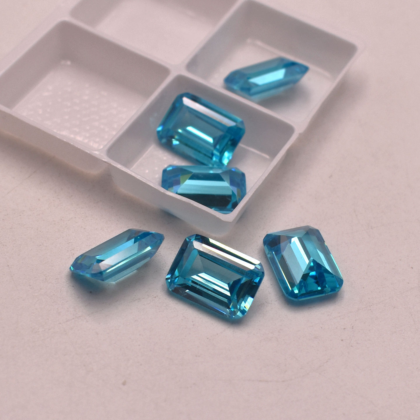 Rectangular sapphire gemstone for ring