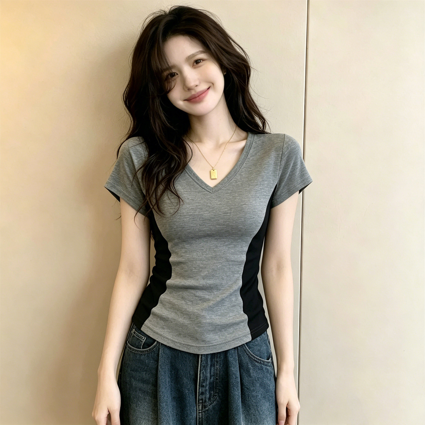 Áo thun nữ cổ chữ V bó sát tay ngắn phối màu tương phản — màu đen chi tiết 16