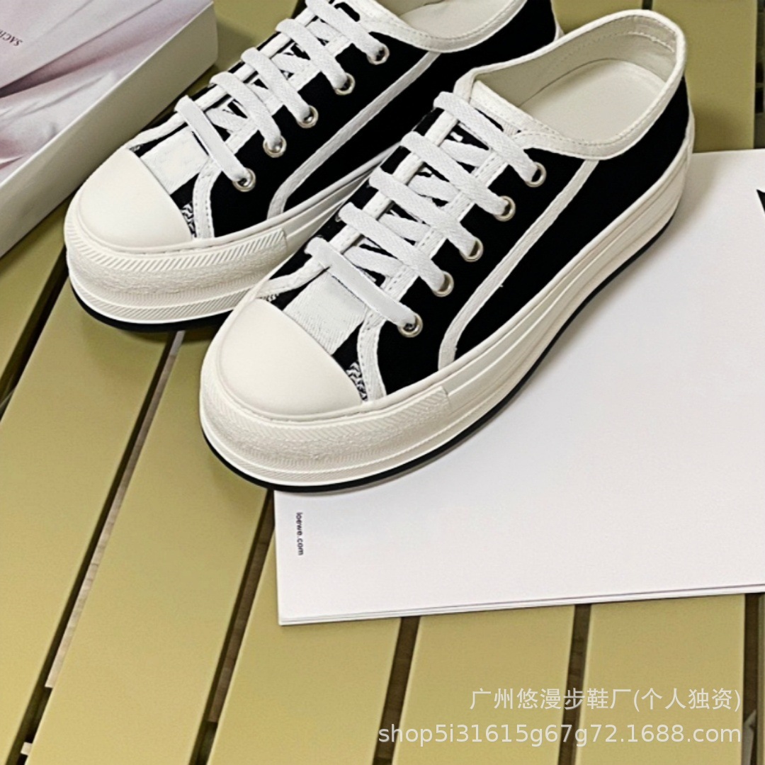 Zapatillas de lona retro con bordado de la marca D, novedad 2026, zapatillas casuales de moda, versátiles, para parejas, con suela gruesa, blancas.