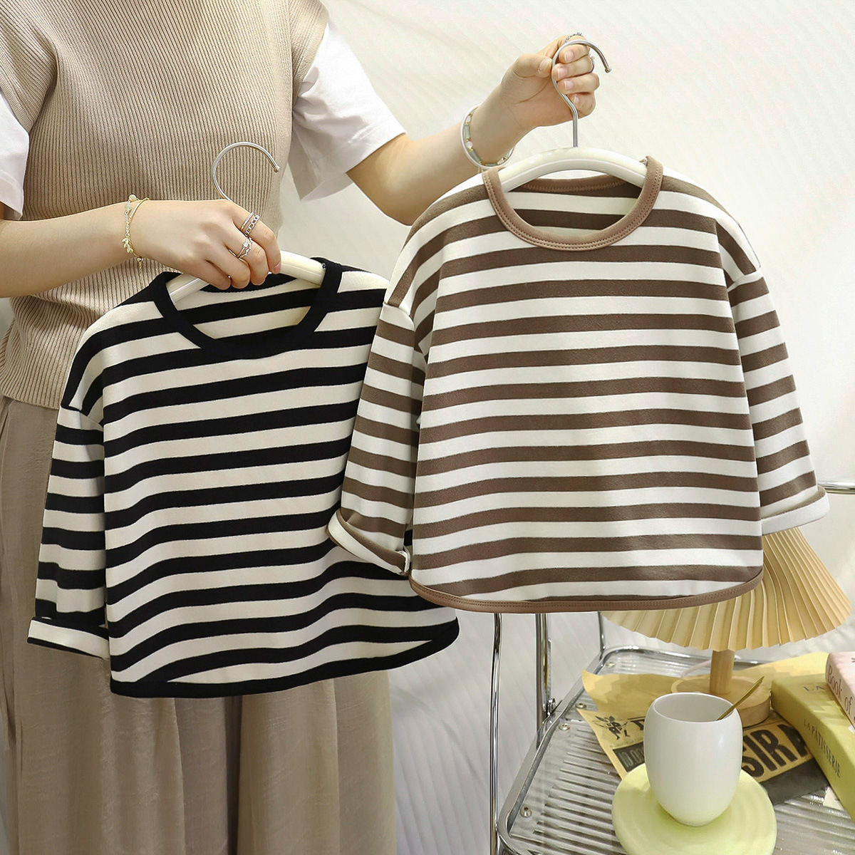 Camiseta de base infantil otoño nuevo niño caliente camiseta de camiseta de manga larga rayada camiseta de niñas ropa de base para niños mayorista
