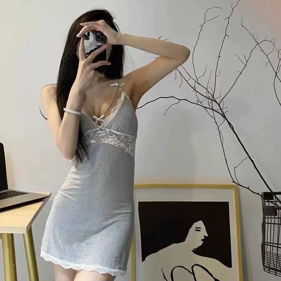 지지의 아름다움, 섹시함, 유혹, 열정, 탈착 불가, 순수한 욕망 유니폼, 여름 침대 잠옷, 작은 가슴이 커지고 젖을 먹는 모습이 드러납니다.