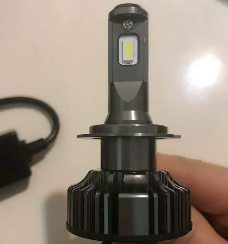 跨境汽车LED前大灯 H7/H9/H11/9005/9012 强聚光货车摩托车前照灯