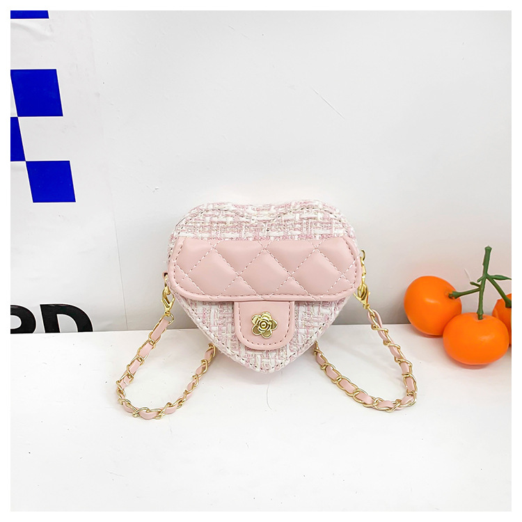 Kid's Small Woolen Heart Shape Cute Heart-shaped Zipper Crossbody Bag display picture 12