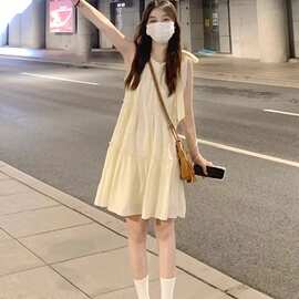 法式无袖挂脖连衣裙子女夏季新款显瘦小个子海边度假吊带短裙