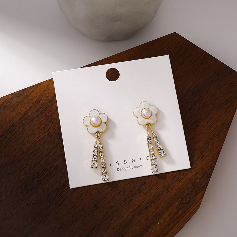 New Fashion Trendy Shell Pearl Flower Earrings display picture 2