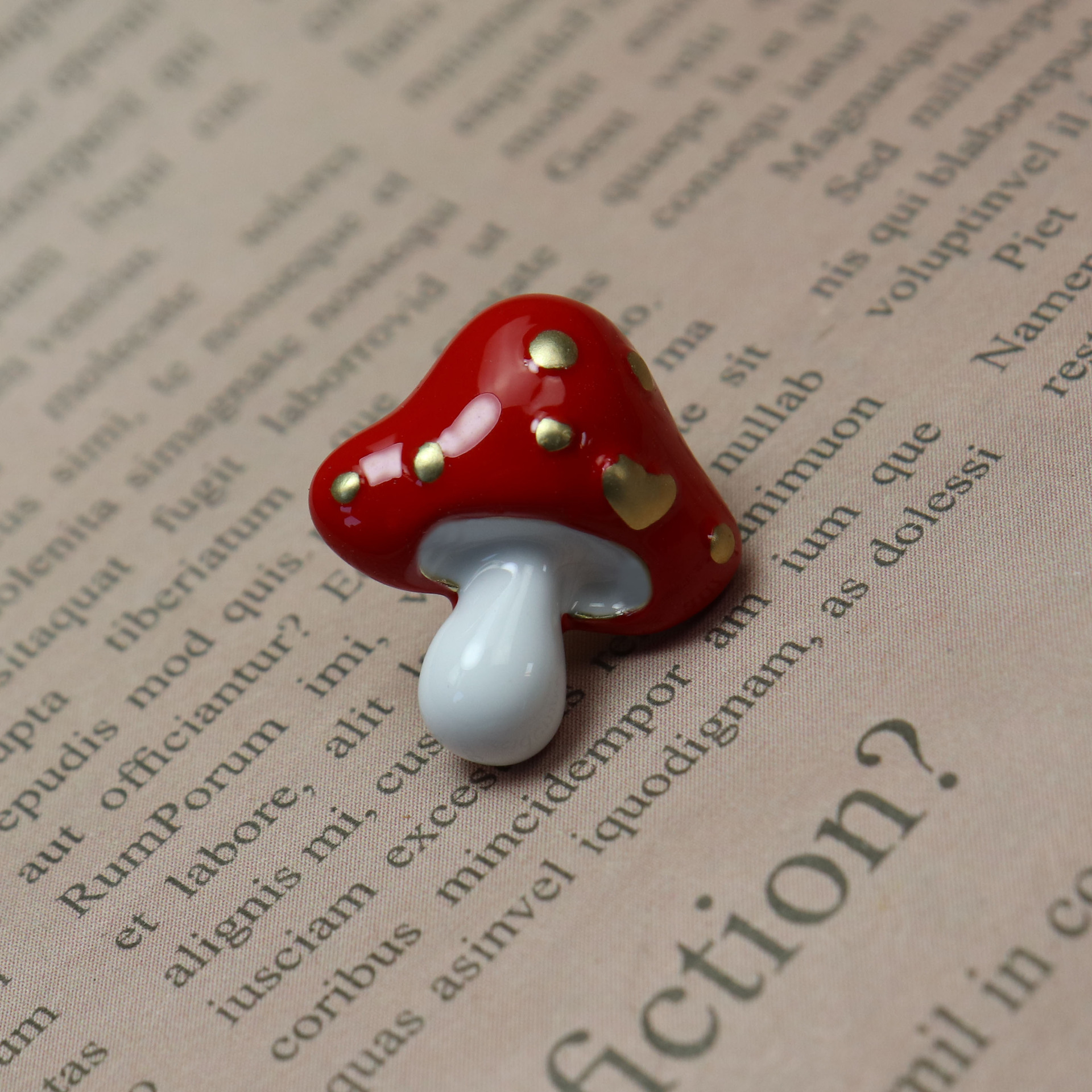 Middle Ancient vintage Enamel Cute Small Mushroom Corsage Women's Shawl Buckle Jewelry Collar Pin Brooch