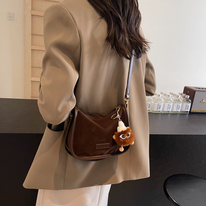 Otoño y invierno explosivo bolso de terciopelo de seda para mujeres 2024 nueva moda ocio bolso cuadrado textura versátil bolso de mochila