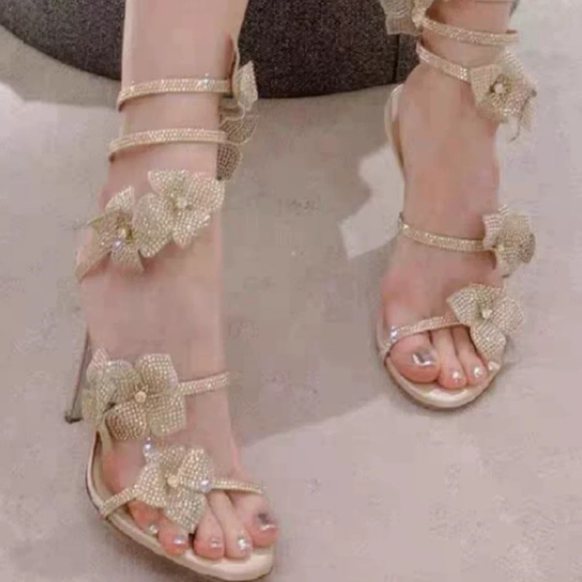 Flores de diamante serpente con sandalias de talón alto, cabeza redonda, dedos abiertos, sandalias romanas de talón grande