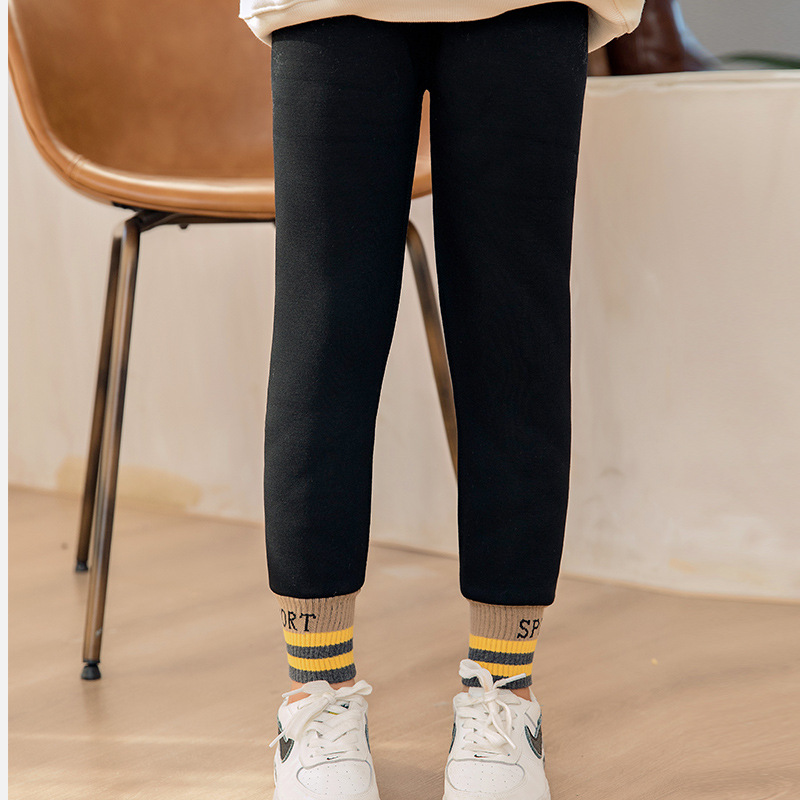 다크 브라운 발 입