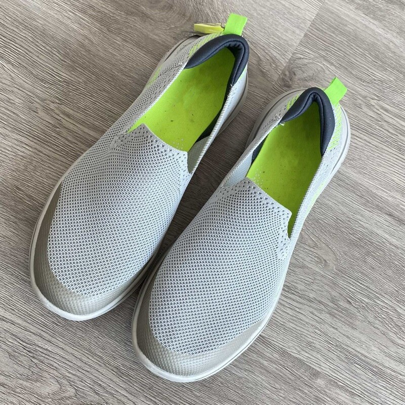 2026 Spring and Summer Casual Sports Shoes for Men, Wear-Resistant, Non-Slip Shoes, Soft-Soled, Lightweight, Breathable Mesh Shoes, Slip-On Shoes