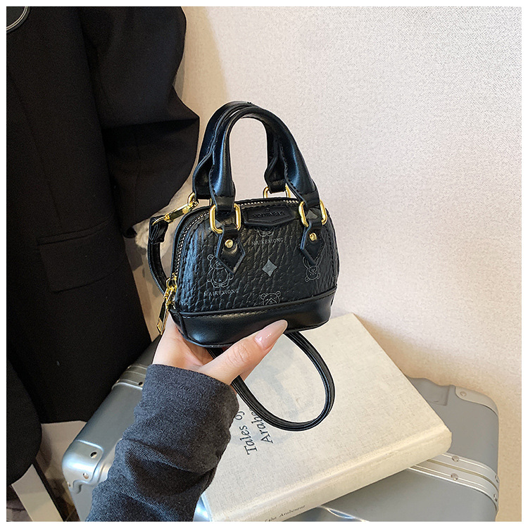 Bolso negro desnudo