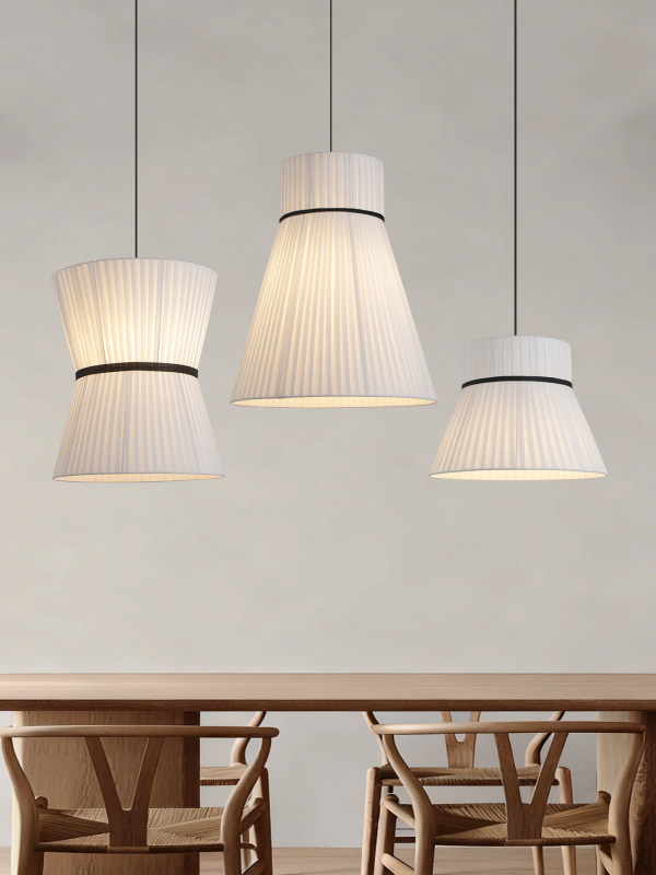 Japanese-Style Fabric Restaurant Pendant Light with White Pleated Fabric Lampshade for Dining, Hot Pot Restaurants, Hotels, and Bar Main Lighting