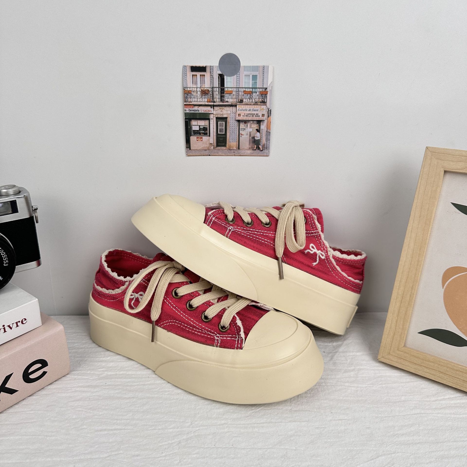 Zapatos de lona de onda lejana, zapatillas de nicho, zapatos de mujer de verano, zapatos casuales, niños 2025, nuevos zapatos blancos explosivos