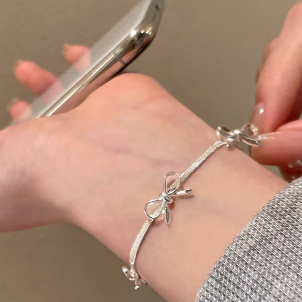 French High-end Snake Bone Chain Bow Knot Bracelet Girl's Light Luxury Minimalist Exquisite Niche Design Sense New Arrival Bracelet French High-end Snake Bone Chain Bow Knot Bracelet Girl's Light Luxury Minimalist Exquisite Niche Design Sense New Arrival Bracelet
