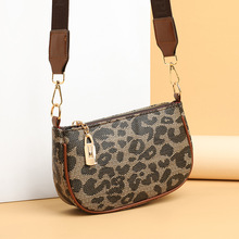 新款时尚包包女简约时尚蟒纹单肩包网红质感洋气小方包夏季斜挎包