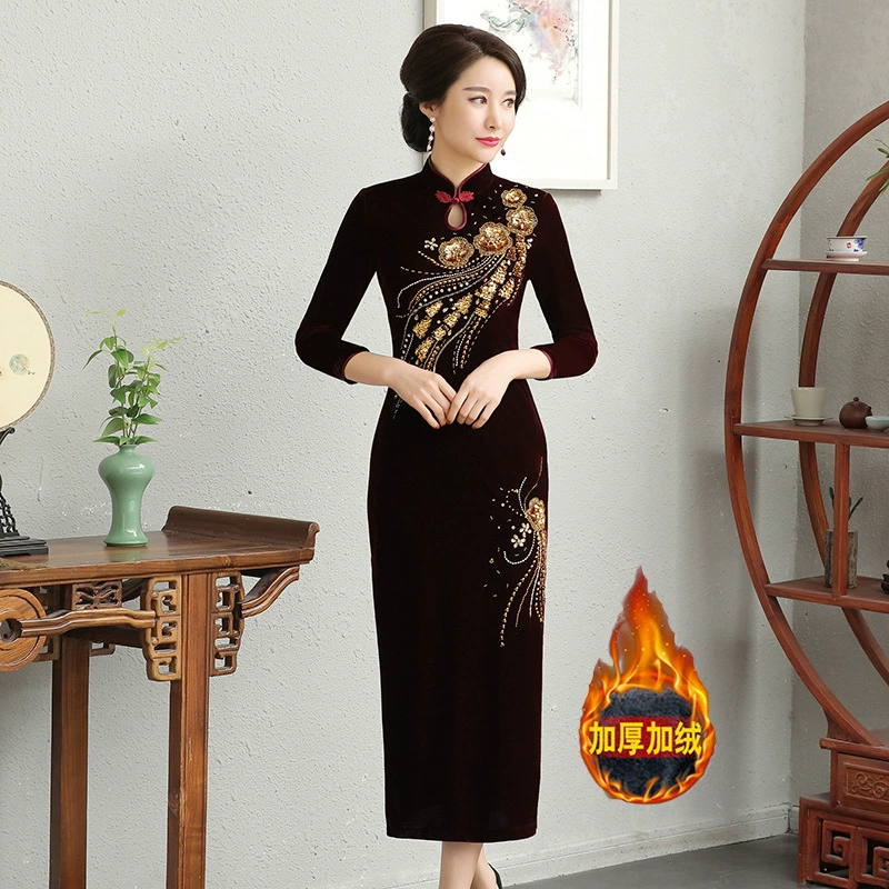 В наличии: флисовое и утолщенное платье-ципао для торжеств, расшитое бисером, новое осенне-зимнее бархатное платье для мам, цельное, оптом.