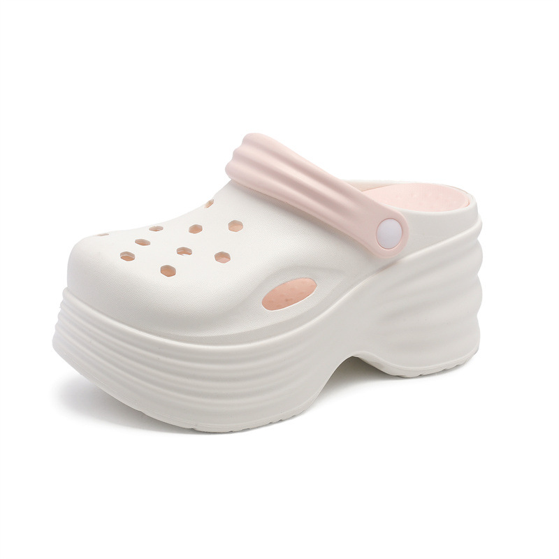 Aumento de los zapatos con agujeros para mujeres, moda de verano, color sólido, celebridades de Internet, suela gruesa, zapatillas Baotou, pastel, sandalias y zapatillas de playa