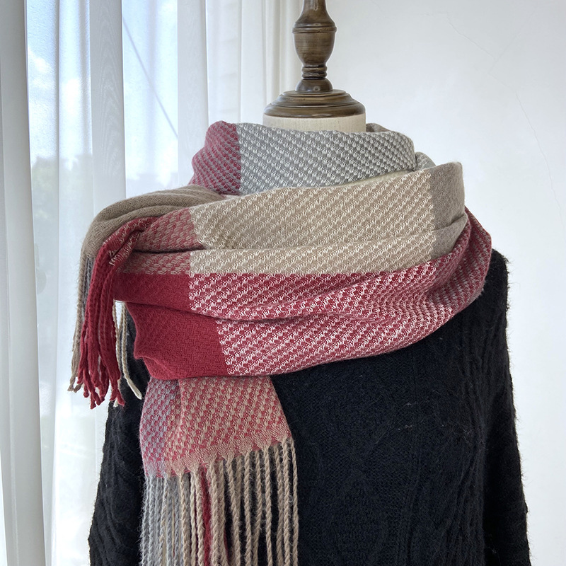 Otoño e Invierno nueva bufanda a cuadros moda femenina todo a juego Corea del Sur estudiante pareja chal Cachemira borla bufanda al por mayor