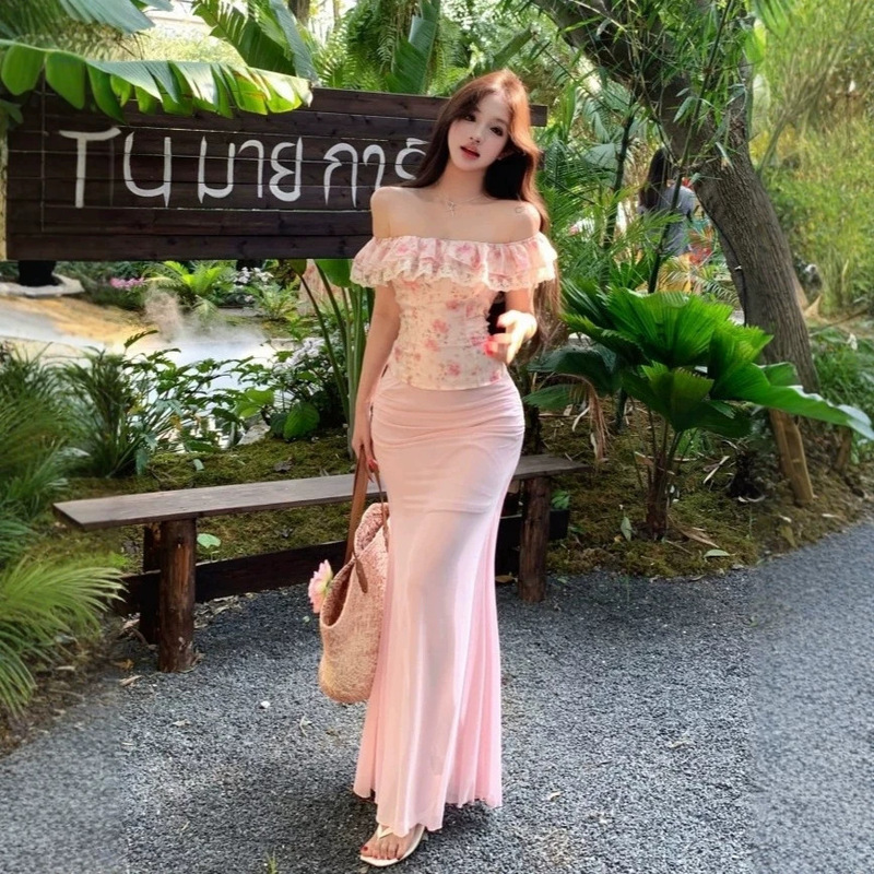 Dopamine Pink Floral Dress, High-End Seaside Vacation Set, Off-The-Shoulder Top, Long Skirt, Two-Piece Set Dopamine Pink Floral Dress, High-End Seaside Vacation Set, Off-The-Shoulder Top, Long Skirt, Two-Piece Set