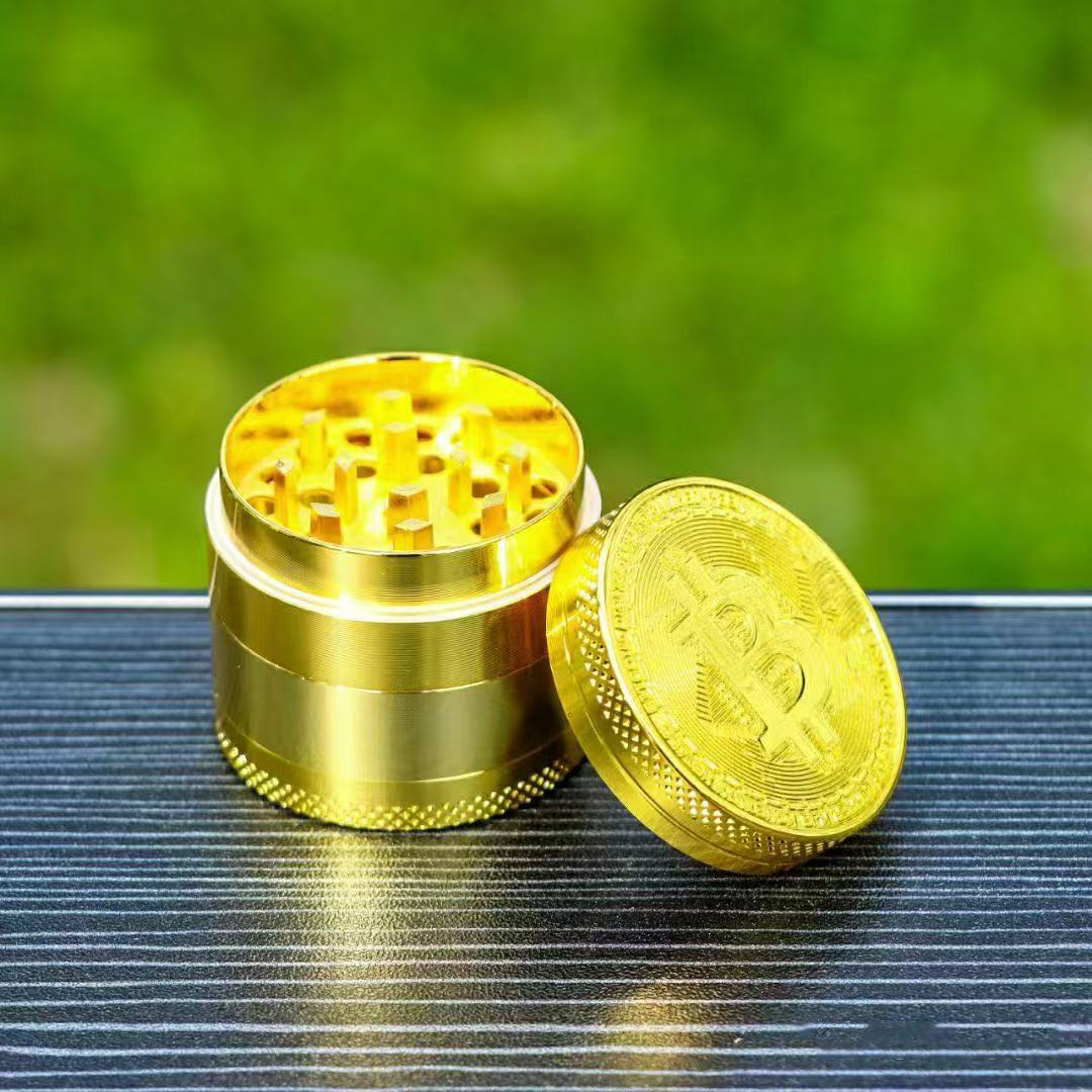 Bitcoin Molinillo de monedas de oro 50MM Molinillo de monedas de metal plano de color dorado de cuatro capas Grinder