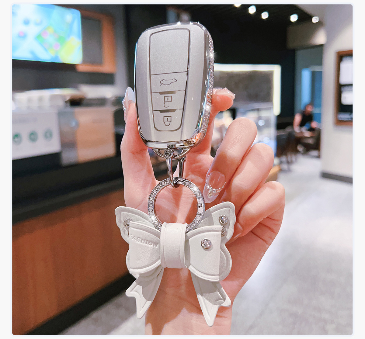 Suitable for 26 Toyota Camry Key Covers, 9Th Generation Special 2025 Men's and Women's Shell Dual Engine 16 Buckle Car Bags