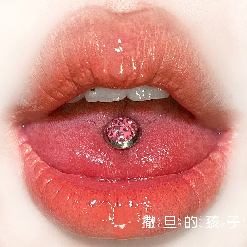 Silver pointed spike labret stud material detail