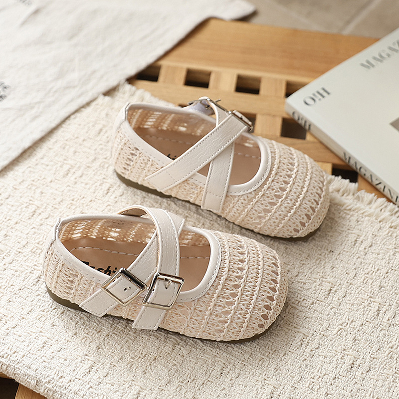 Koreanische Mary-Jane-Sandalen für Mädchen mit weicher Sohle, durchbrochenes Design, Prinzessinnenschuhe, neuer Stil für Frühling und Sommer, vielseitige Lederschuhe von Mori Girl_voghion.com