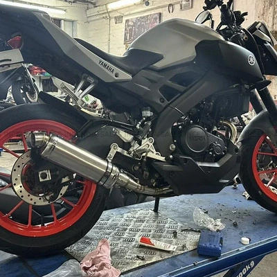 Yamaha R15 V2 Mt15: Motorcycle exhaust pipe