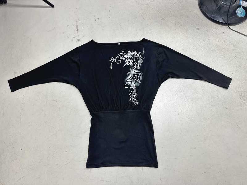 赫汐暗黑风复古印花不规则设计感斜肩短裙街头个性宽松显瘦连衣裙|undefined